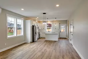 818 Pine St, Silverton, OR 97381 - Photo 5