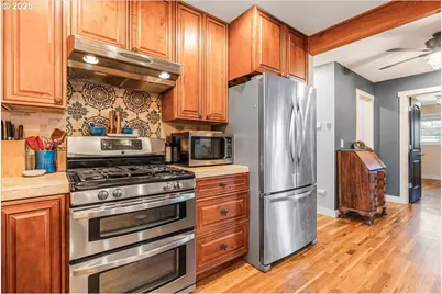 16824 SE Morrison Ct, Portland, OR 97233 - Photo 17