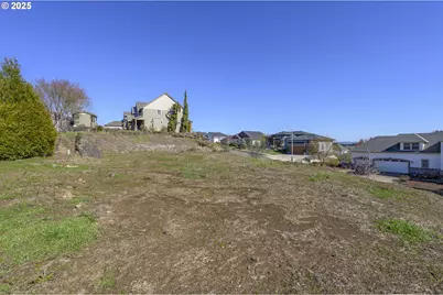 2683 NW Mt Hood Dr, McMinnville, OR 97128 - Photo 23