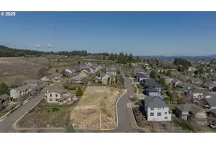 2683 NW Mount Hood Dr, McMinnville, OR 97128 - Photo 1