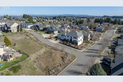 2683 NW Mt Hood Dr, McMinnville, OR 97128 - Photo 29