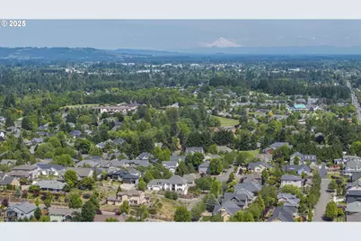2683 NW Mt Hood Dr, McMinnville, OR 97128 - Photo 7