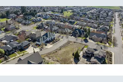 2683 NW Mt Hood Dr, McMinnville, OR 97128 - Photo 33