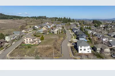 2683 NW Mt Hood Dr, McMinnville, OR 97128 - Photo 31