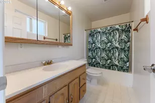 274 N Cammann St, Coos Bay, OR 97420 - Photo 11