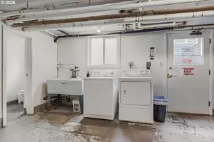 908 SW Gaines St, Portland, OR 97239 - Photo 19