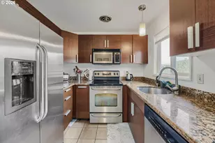 908 SW Gaines St, Portland, OR 97239 - Photo 7