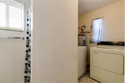 1566 Laura St, Springfield, OR 97477 - Photo 37