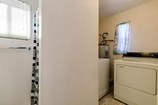 1566 Laura St, Springfield, OR 97477 - Photo 37