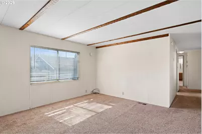 1566 Laura St, Springfield, OR 97477 - Photo 3