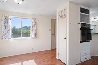 1566 Laura St, Springfield, OR 97477 - Photo 15