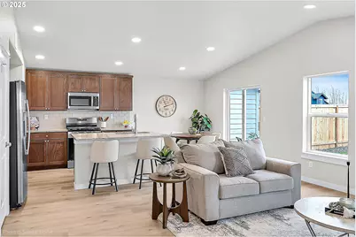 2379 W 10th Ave, Junction City, OR 97448 - Photo 5