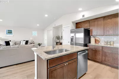 2379 W 10th Ave, Junction City, OR 97448 - Photo 11