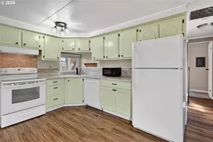 205 S 54th St, Springfield, OR 97478 - Photo 9