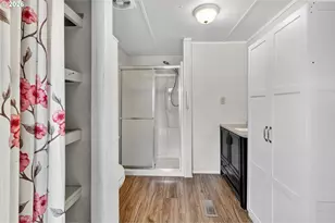 205 S 54th St, Springfield, OR 97478 - Photo 21