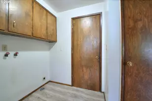 1798 Gilham Rd, Eugene, OR 97401 - Photo 11