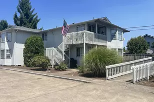 1217 R St, Springfield, OR 97477 - Photo 5