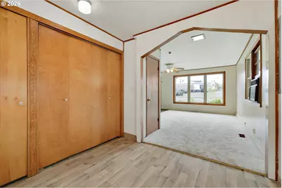 22043 SE Oak St, Gresham, OR 97030 - Photo 9