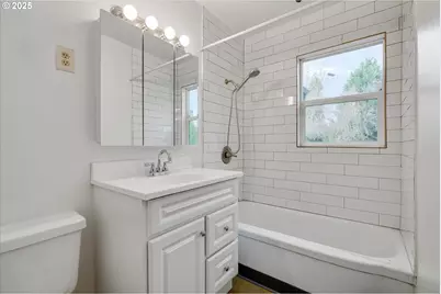 22043 SE Oak St, Gresham, OR 97030 - Photo 17