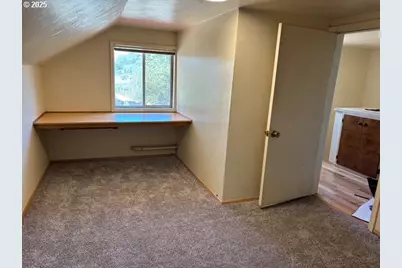 33465 Irish Ln, Creswell, OR 97426 - Photo 13