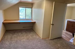 33465 Irish Ln, Creswell, OR 97426 - Photo 13