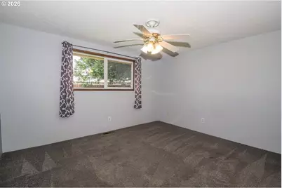 18411 NE Davis St, Portland, OR 97230 - Photo 15