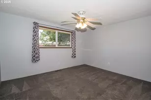 18411 NE Davis St, Portland, OR 97230 - Photo 15
