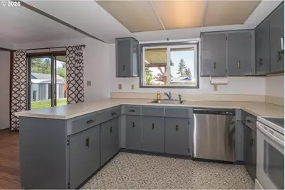 18411 NE Davis St, Portland, OR 97230 - Photo 11