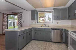 18411 NE Davis St, Portland, OR 97230 - Photo 11