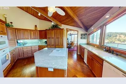 94418 Tom Cat Hill Rd, Gold Beach, OR 97444 - Photo 11