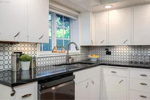 13137 SE Mill St, Portland, OR 97233 - Photo 13