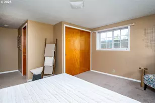 13137 SE Mill St, Portland, OR 97233 - Photo 17