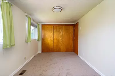13137 SE Mill St, Portland, OR 97233 - Photo 25