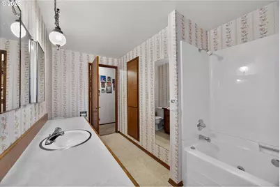 8050 SW 103rd Ave, Beaverton, OR 97008 - Photo 11