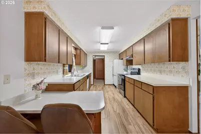 8050 SW 103rd Ave, Beaverton, OR 97008 - Photo 17