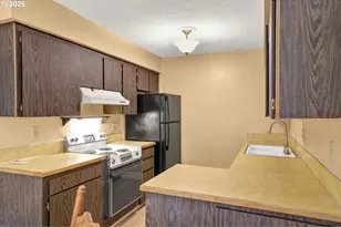 2727 Gateway St, Springfield, OR 97477 - Photo 9