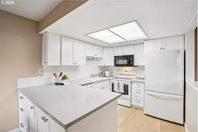 86 Kingsgate Rd #C-103, Lake Oswego, OR 97035 - Photo 9