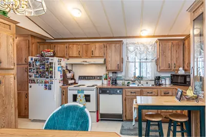 1007 Shadow Ranch Ln, Roseburg, OR 97470 - Photo 11