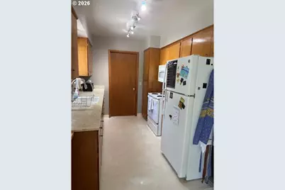 1060 NW 107th Ave, Portland, OR 97229 - Photo 15