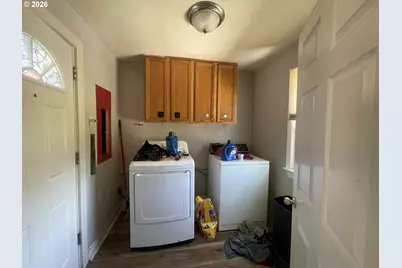5593 B St, Springfield, OR 97478 - Photo 9