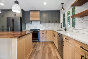 6422 SW Roundtree Ct, Portland, OR 97219 - Photo 11