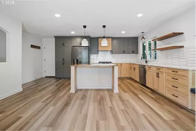 6422 SW Roundtree Ct, Portland, OR 97219 - Photo 15