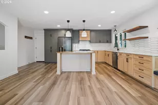 6422 SW Roundtree Ct, Portland, OR 97219 - Photo 15