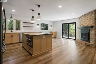 6422 SW Roundtree Ct, Portland, OR 97219 - Photo 9