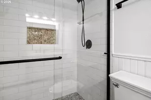6422 SW Roundtree Ct, Portland, OR 97219 - Photo 17