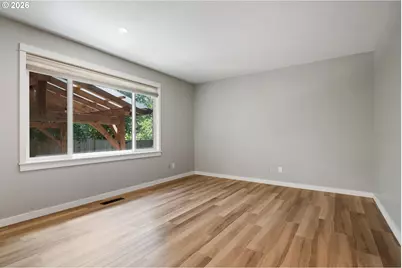 6422 SW Roundtree Ct, Portland, OR 97219 - Photo 5