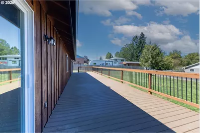 1601 Maple St, Myrtle Point, OR 97458 - Photo 3