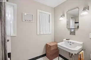7211 SW Brier Pl, Portland, OR 97219 - Photo 11