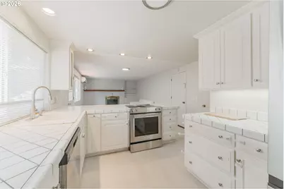 2241 Brittany St, Eugene, OR 97405 - Photo 3