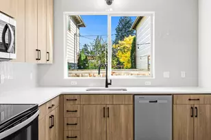 1054 SE Franklin St, Portland, OR 97202 - Photo 3